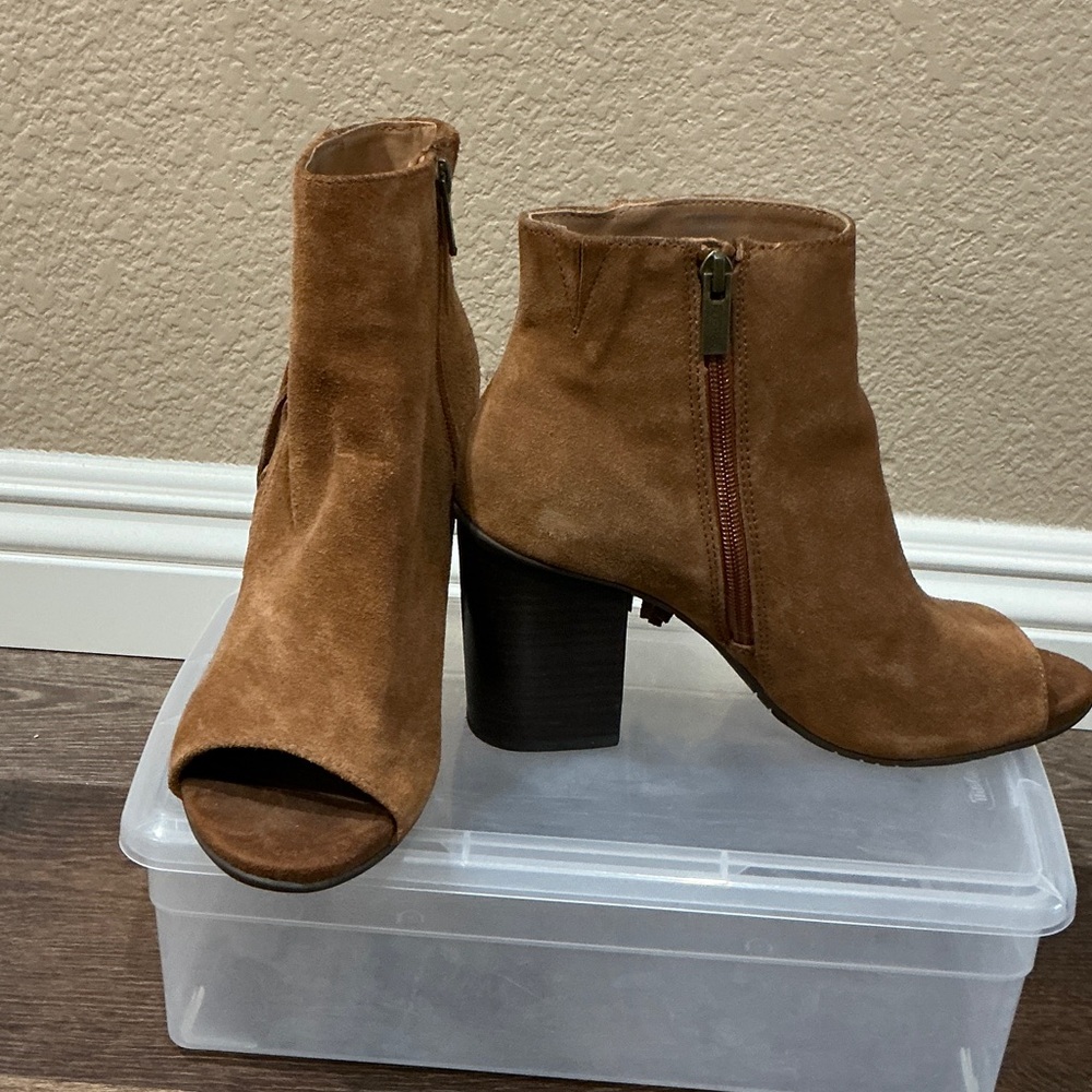Kenneth Cole Reaction Tan Suede Peep-Toe Ankle Boots